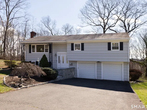 100 Oakridge Road, Trumbull, CT 06611