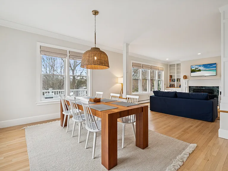 8 Thistleberry Ln — Photo 1
