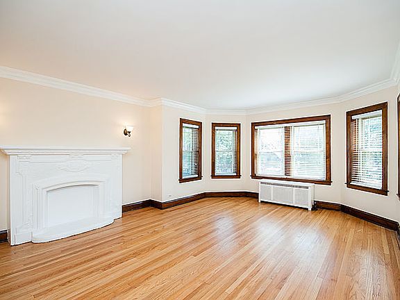 4th image of 1012 N Austin Blvd APT 2N