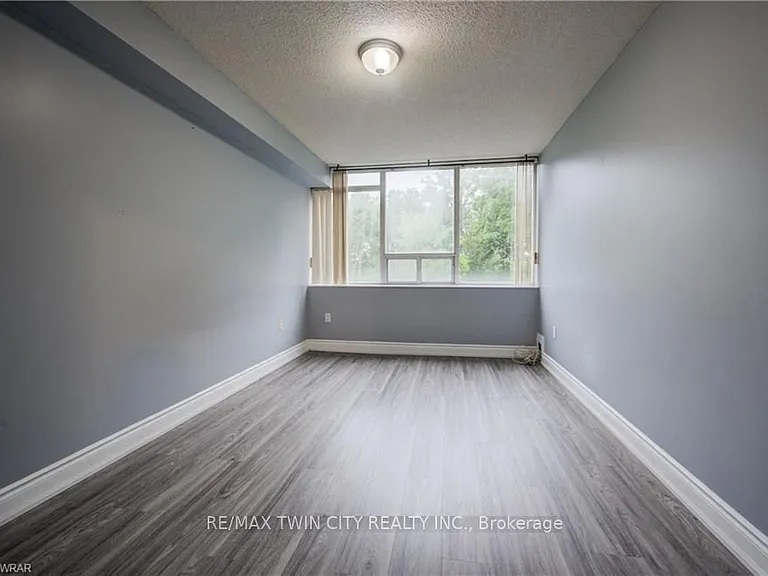 3227 King St E #503 — Photo 30