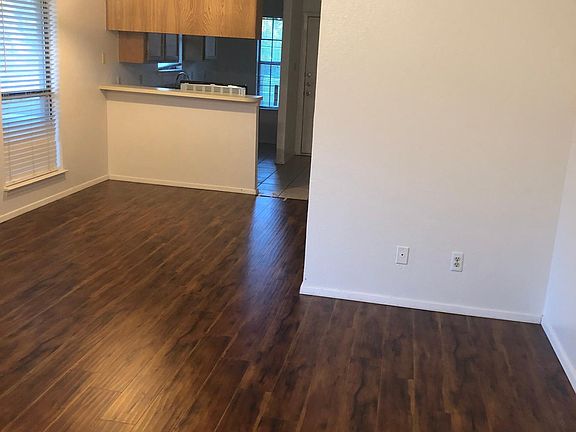 3rd image of 7015 Overton Park