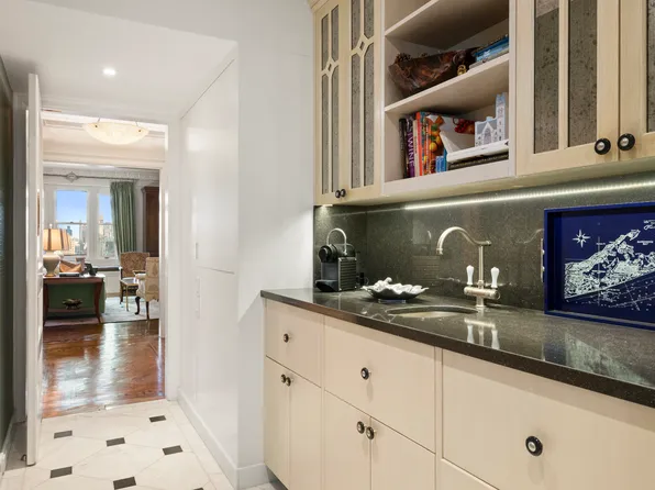 151 Central Park West image 8 of 18