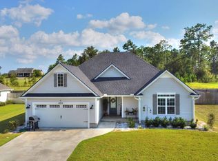 3806 Landings Cir, Hahira, GA 31632