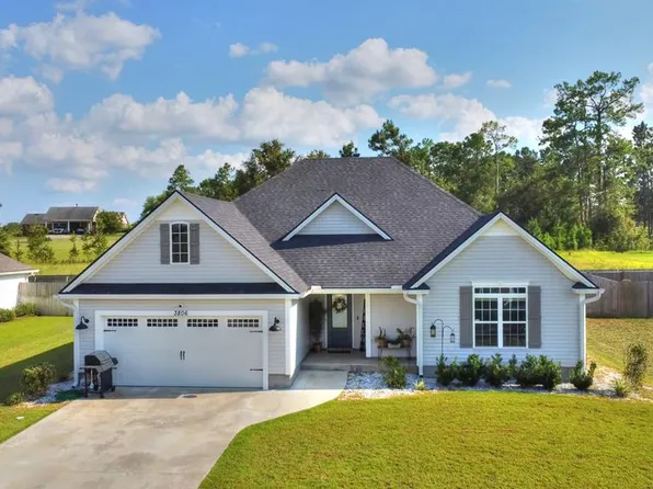 3806 Landings Cir, Hahira, GA 31632