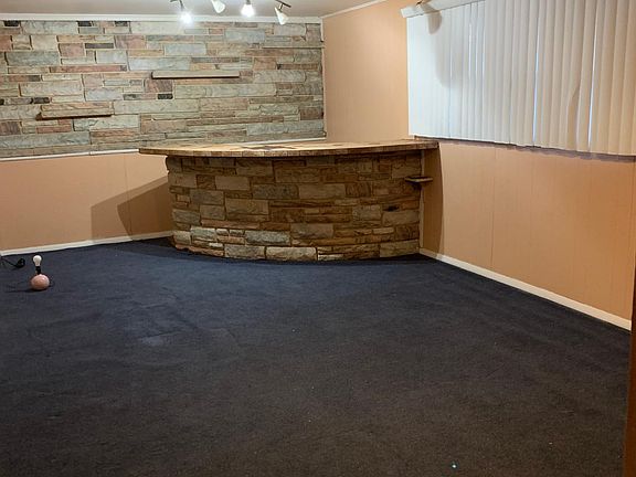 Flamily room with custom bar