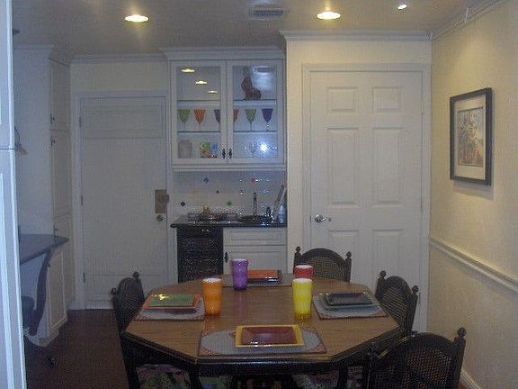 Dining Area,Wine Cooler,Washer/Dryer