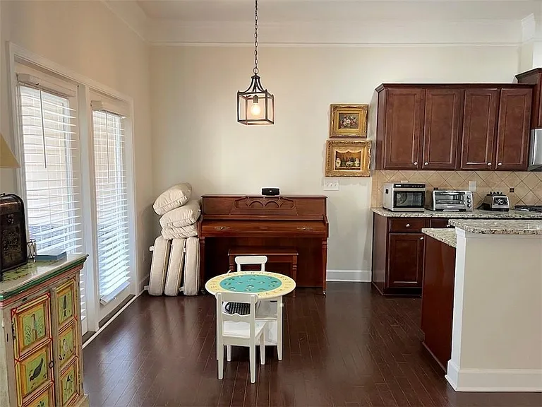 5527 Parkerton Ln — Photo 11