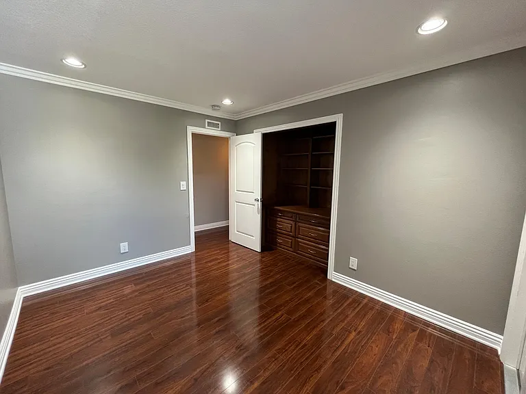 407 N Clinton St — Photo 13