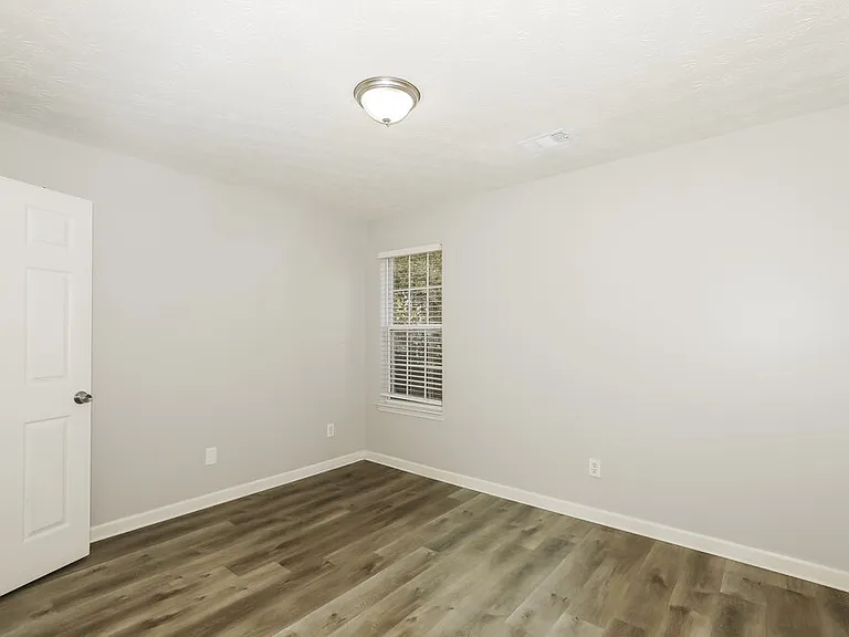 135 Greenland Dr — Photo 13