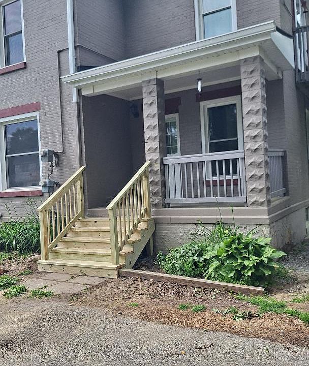4404 Pine St., Apt.#2 entrance