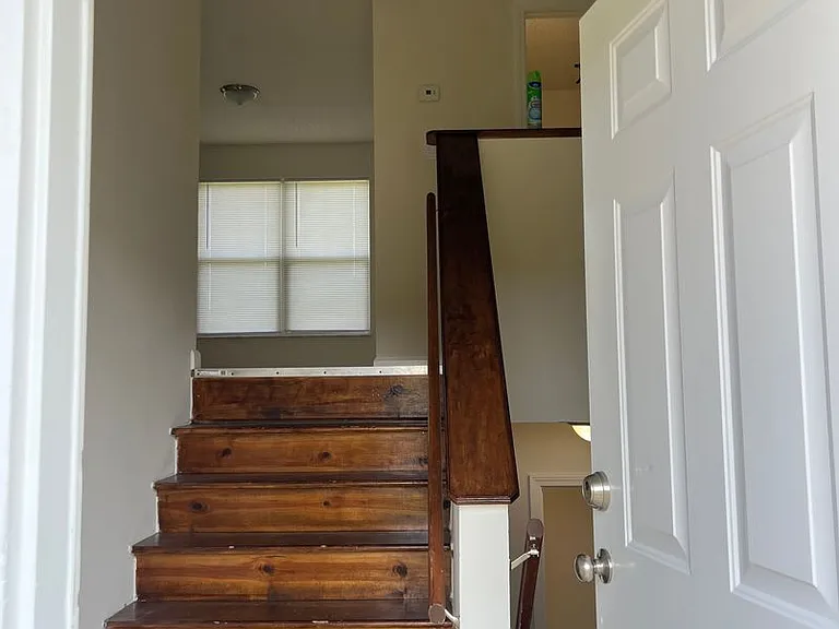 116 Baker St — Photo 4