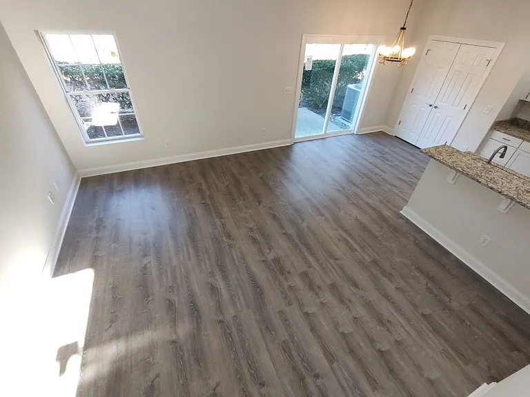 1046 Fairway Ln — Photo 7