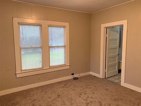 3rd image of 606 Peach St