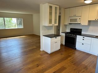 4880 5th St APT 10, Carpinteria, CA 93013