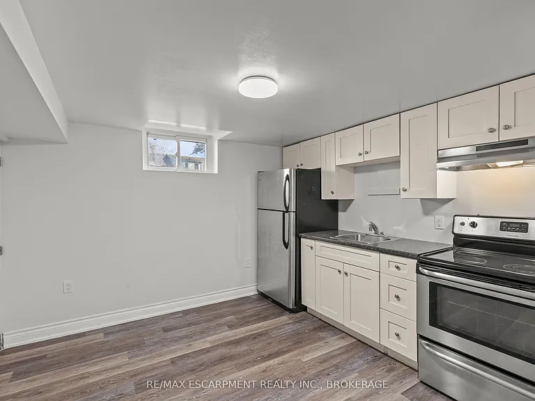 14 Westmount Ave #LOWER — Photo 8