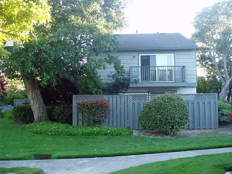 855 Cabot Ln — Photo 5