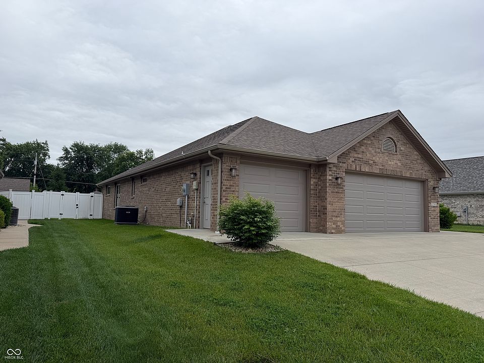 2nd image of 2703 Poplar Woods Ln