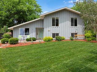 1045 Baldwin Dr, Apple Valley, MN 55124