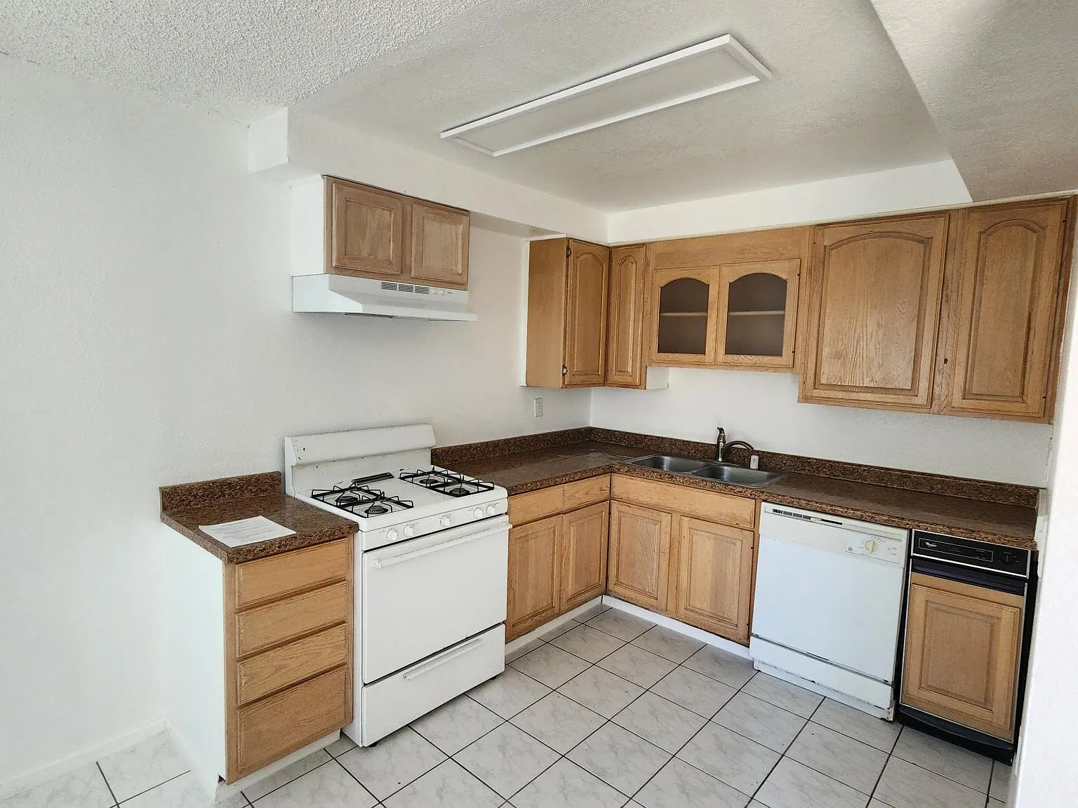 2 bed, 950 sqft, $2,350 — Photo 3