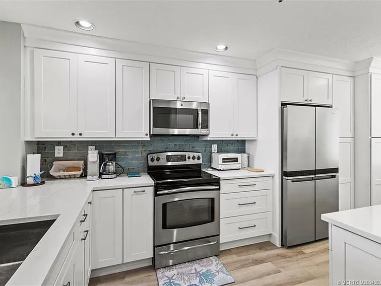6082 SE Landing Way #7 — Photo 4
