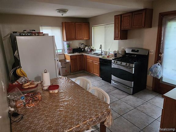3rd image of 20475 Fairview Dr
