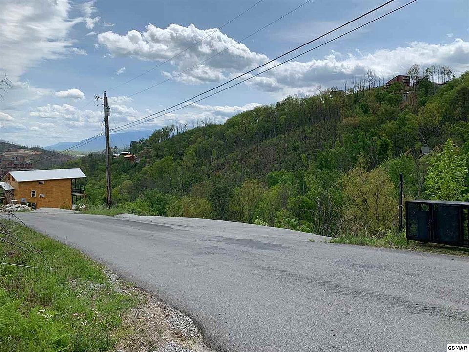 2nd image of 646 Pinecrest Dr