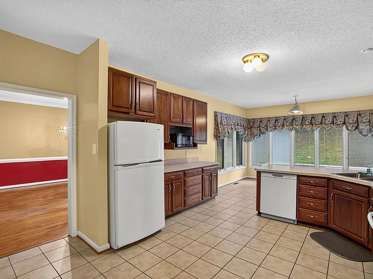 16801 Old Field Ln — Photo 2