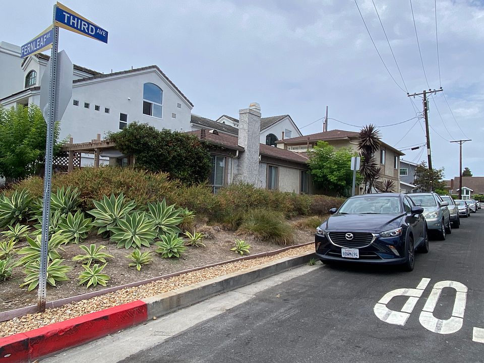 Corner lot. Lots of street parking.