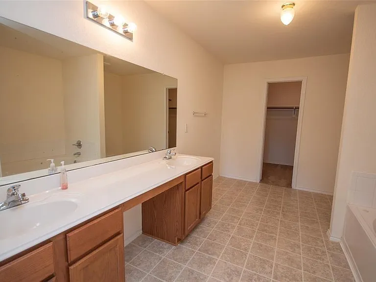 310 Falling Pine Dr — Photo 10