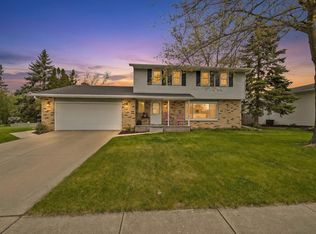 413 S Good Hope Rd, De Pere, WI 54115
