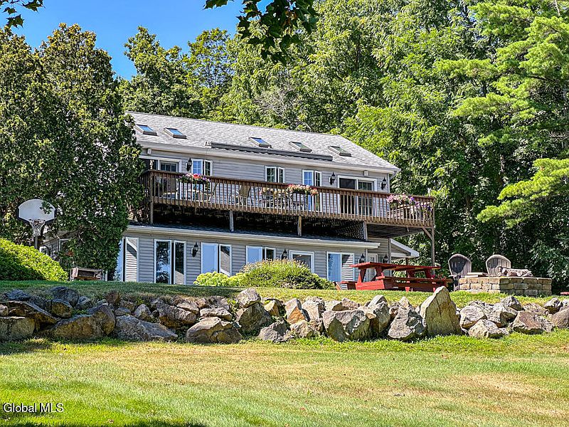 2nd image of 3026 Lake Shore Drive
