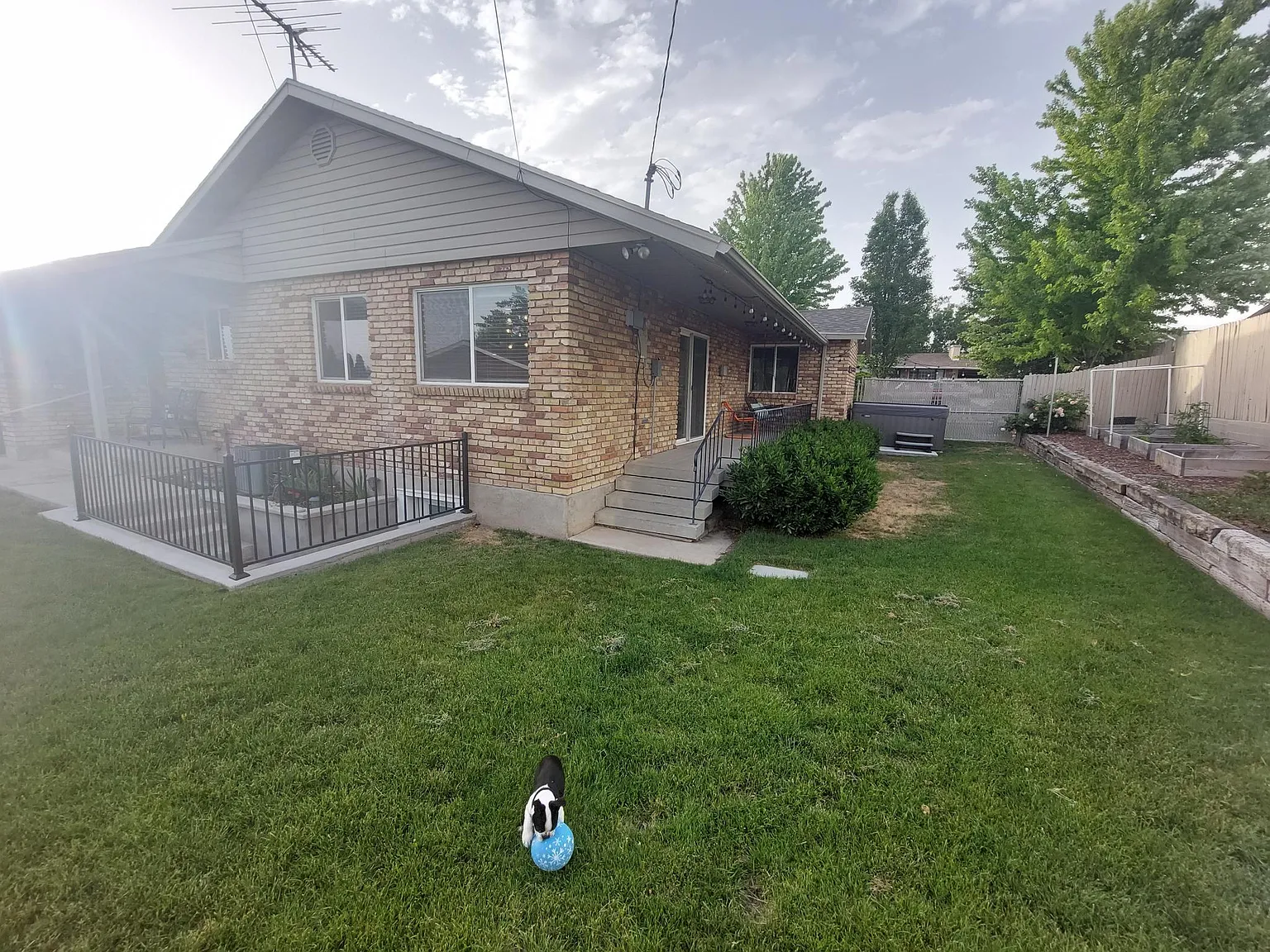 1076 Timpview Dr — Photo 2