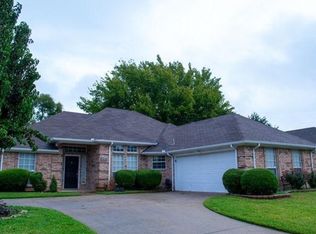 7825 Hightower Dr, North Richland Hills, TX 76182