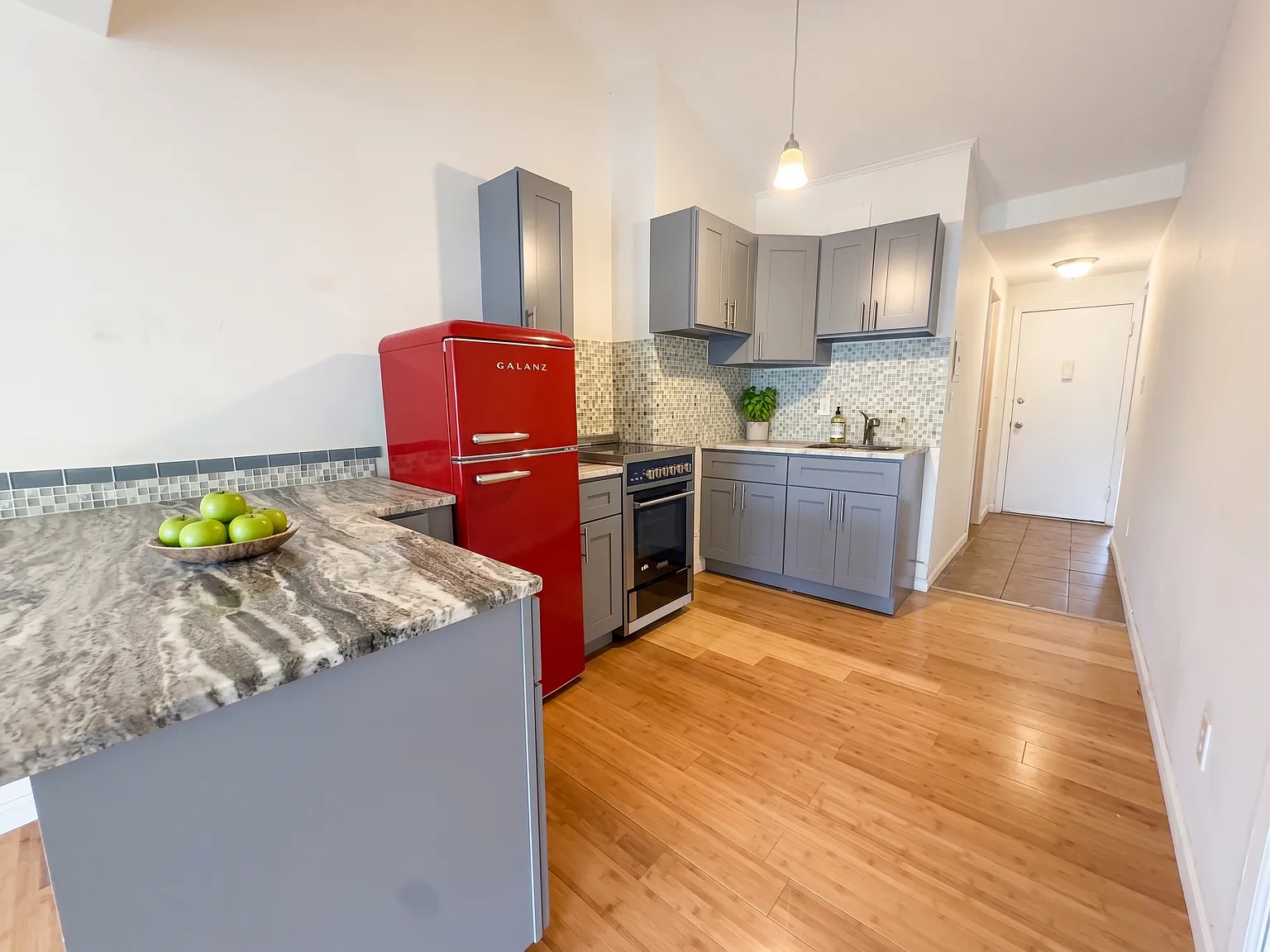 113 w Girard unit 3 — Photo 3