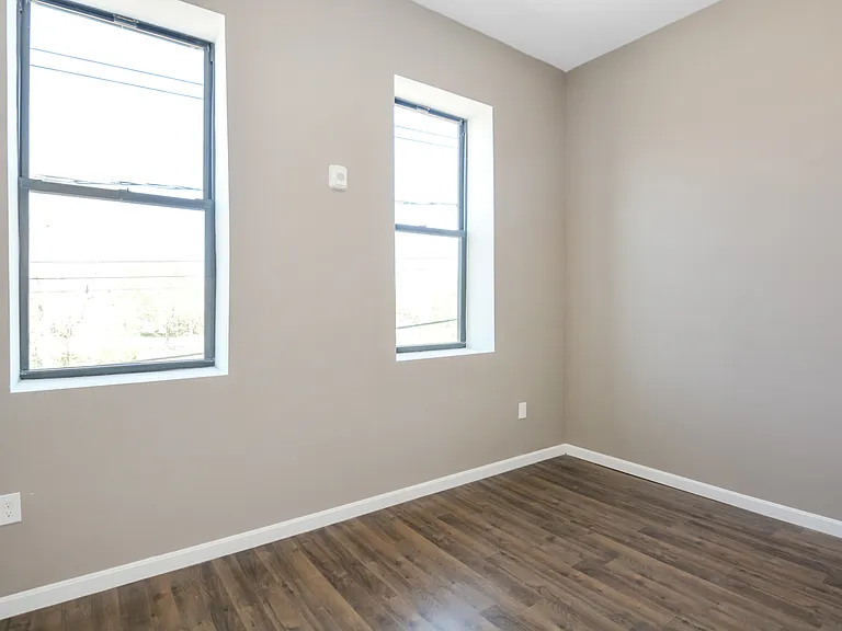 155 Crescent St #4 — Photo 3