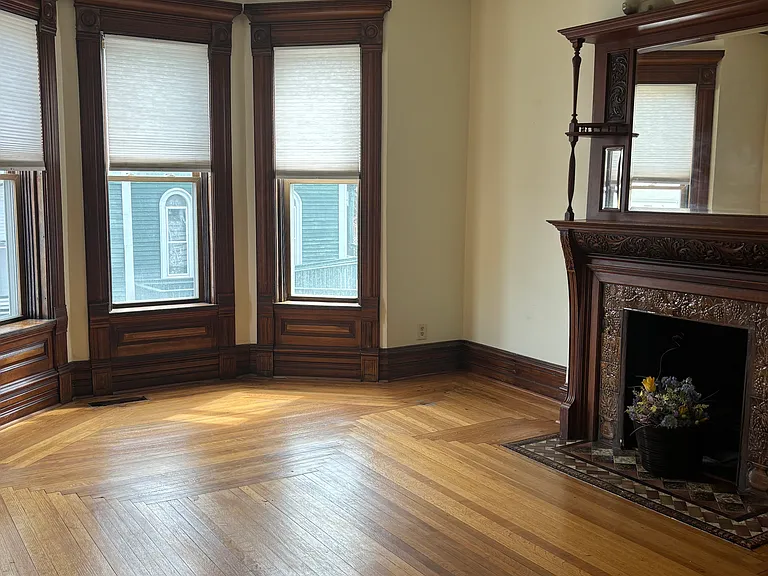 26 Hart St #1 — Photo 6