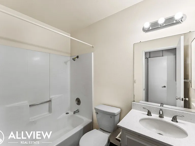 202 East 16th Street — Photo 14