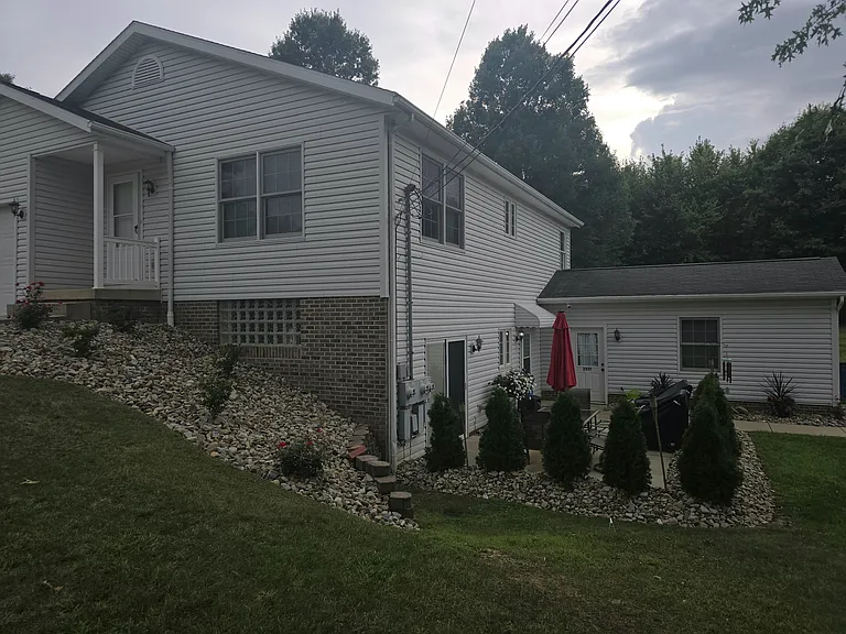 2919 Cliftmont Ave NE — Photo 4