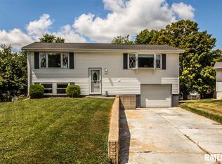 404 Cardinal Dr, Washington, IL 61571