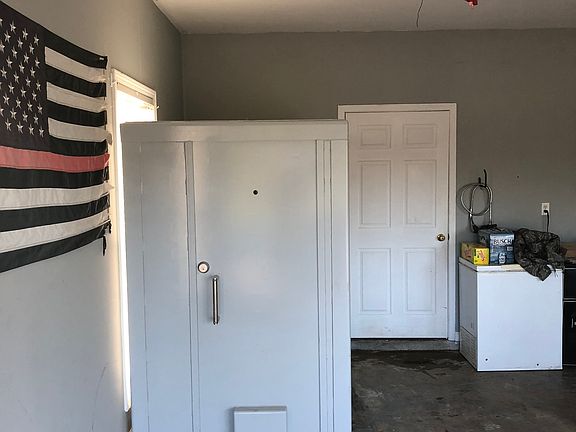 2nd image of 135 Kelsey Ln