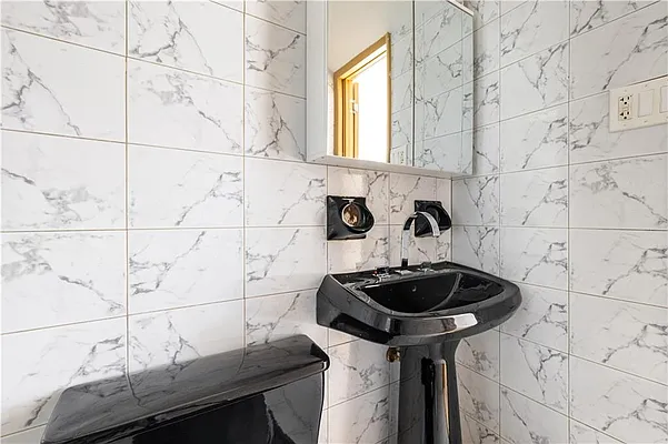 Sold by Remax Edge | media 63