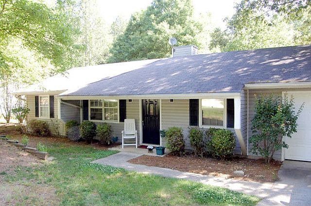 1st image of 2960 Forest Hill Cir