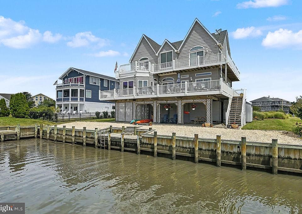 1st image of 38884 Cove Ct