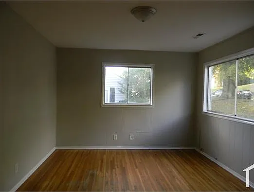 3 bed, $1,200 — Photo 2