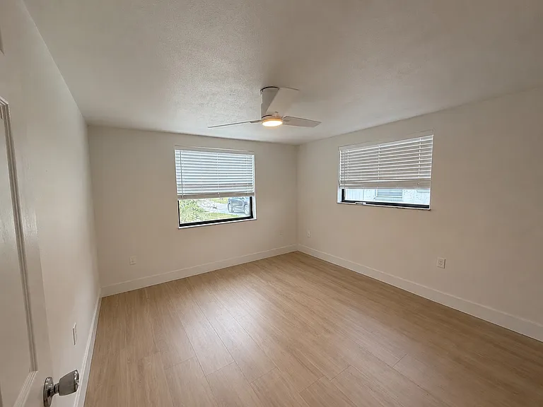 5817 10th Ave — Photo 10