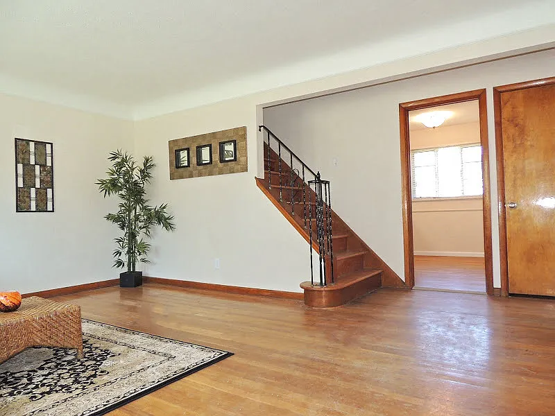 3 Bed & 2 Full Bath Cape Cod for Rent! — Photo 2