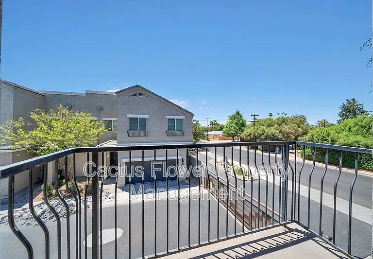 3067 N 33rd Pl — Photo 30