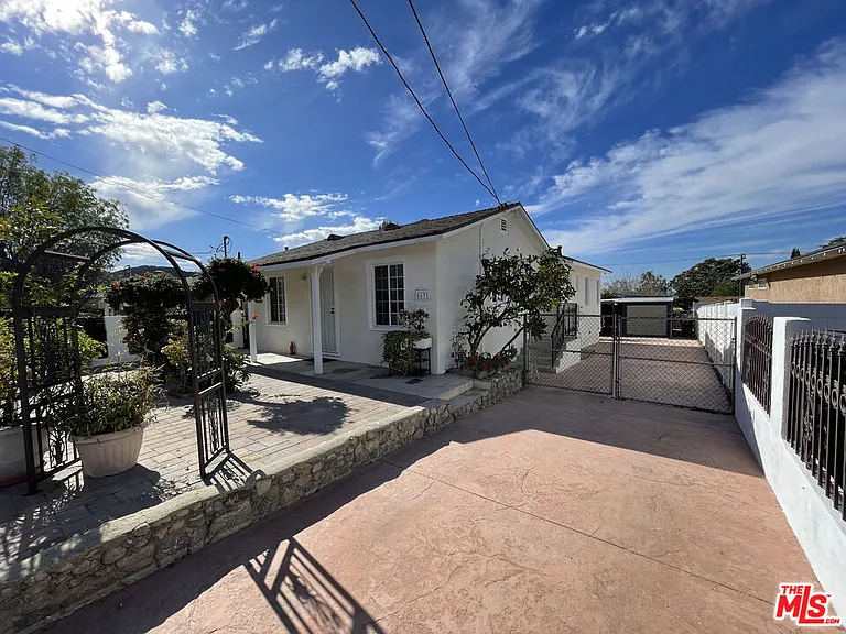 10631 Tinker Ave — Photo 4