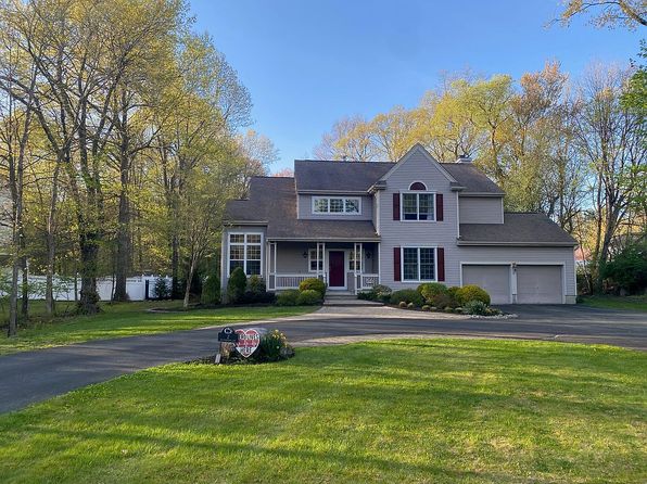 2 Southwoods Ln