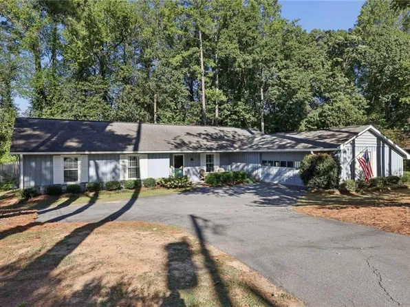 2862 Dunnington Cir, Chamblee, GA 30341
